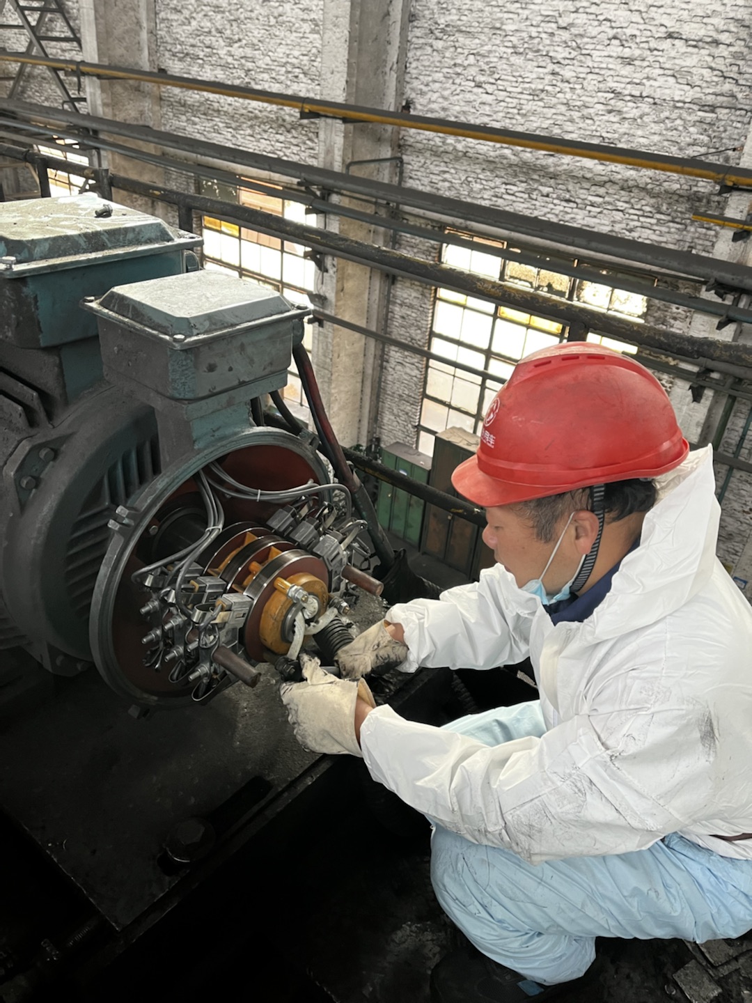 鍛二保全郝良軍電機巡檢.jpg